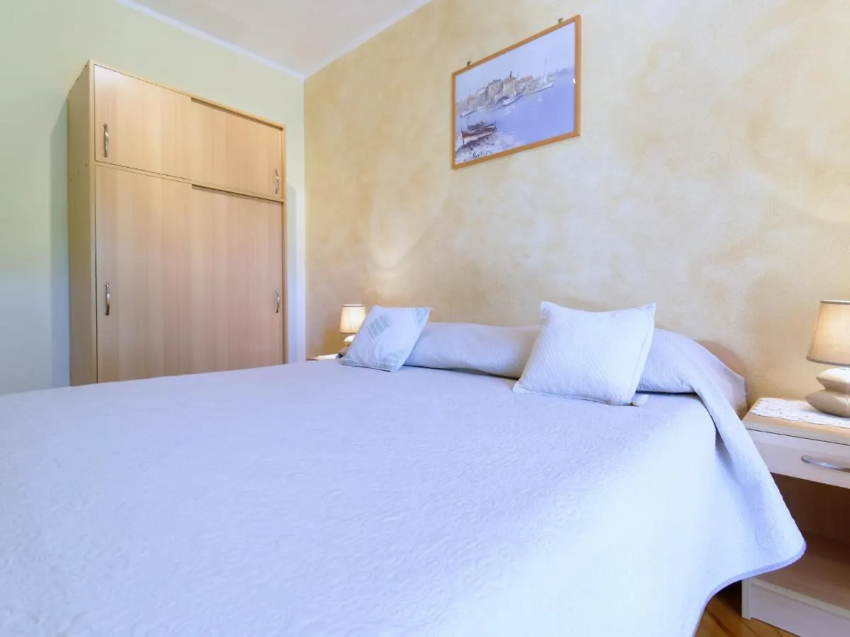 Guest house Apartments Marta By Rent Istria Novigrad